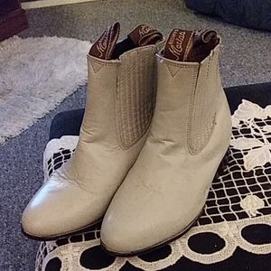 Girls Macias ankle boots.